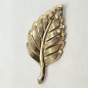 Vintage Brooch Pin Leaf Shaped Gold Tone 3D Not Signed Lightweight 3"